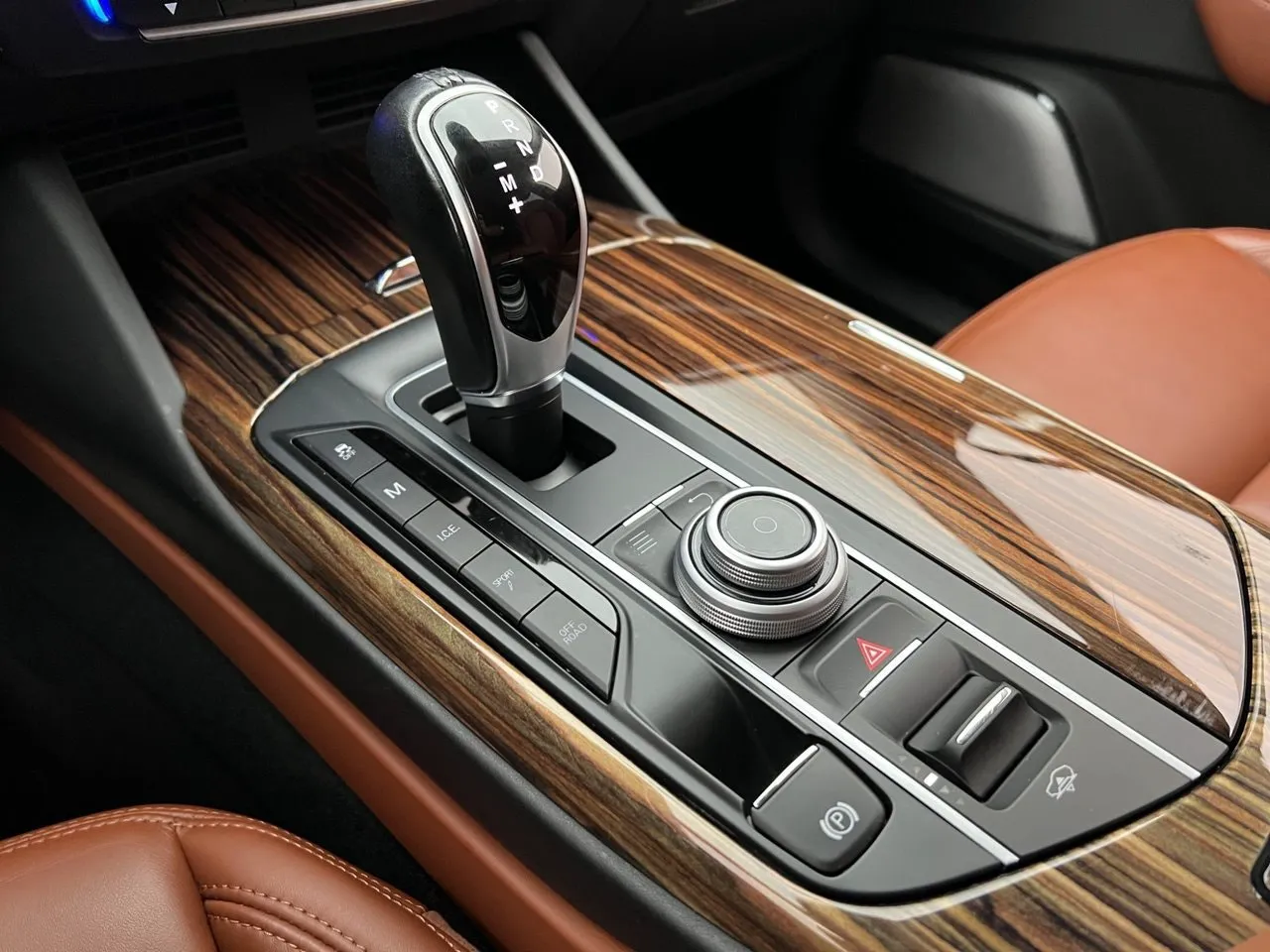 Vehicle image 25