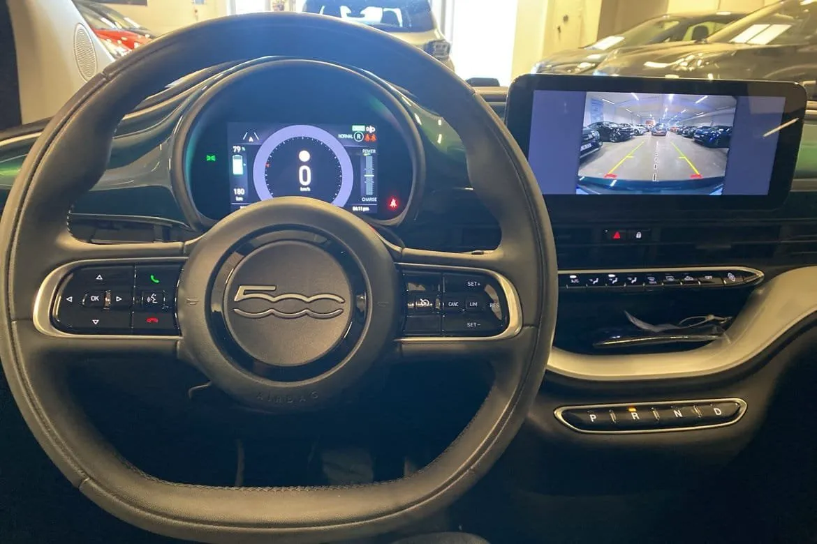 Vehicle image 8