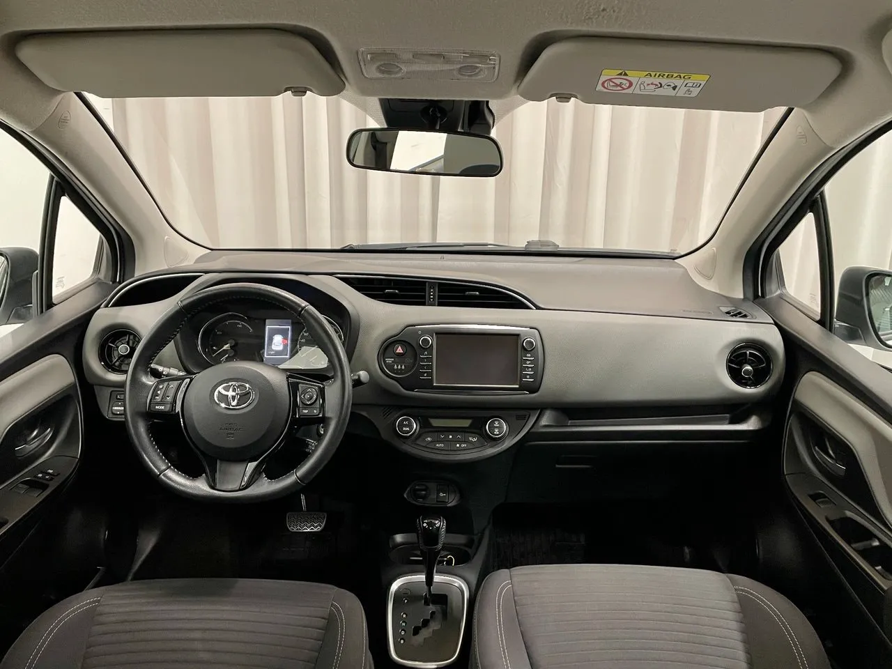 Vehicle image 17