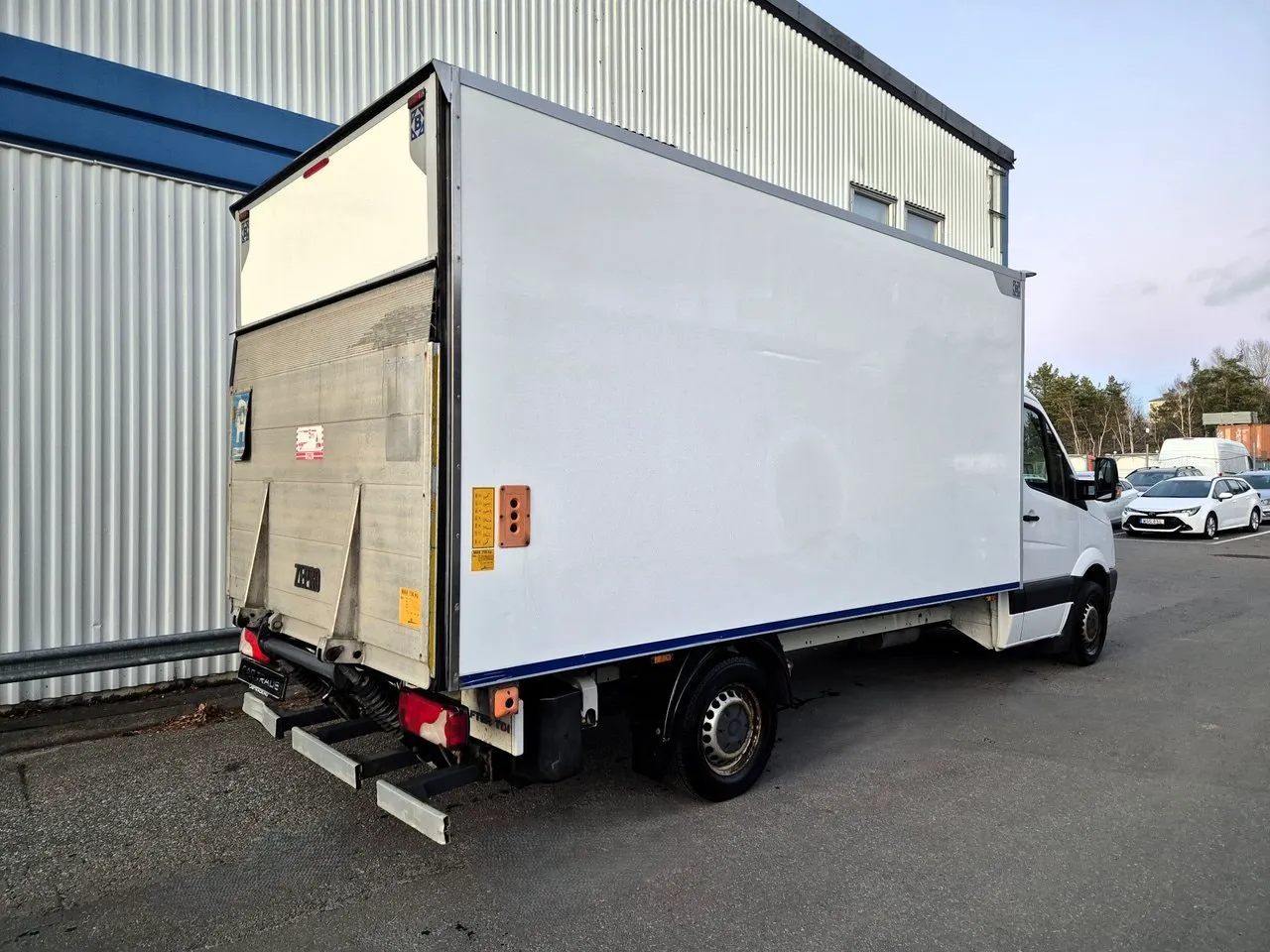 Vehicle image 4