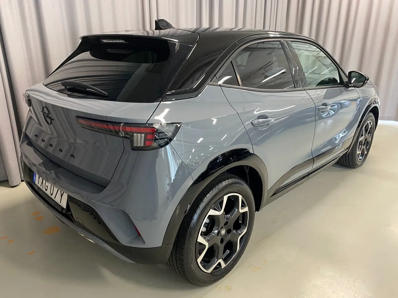 Vehicle image 4
