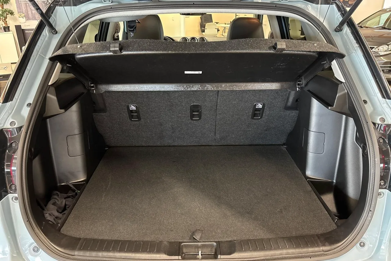 Vehicle image 23