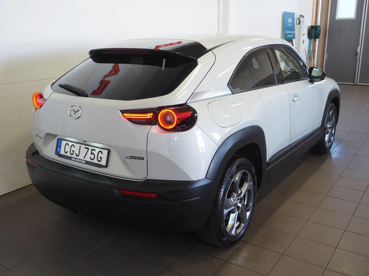 Vehicle image 5