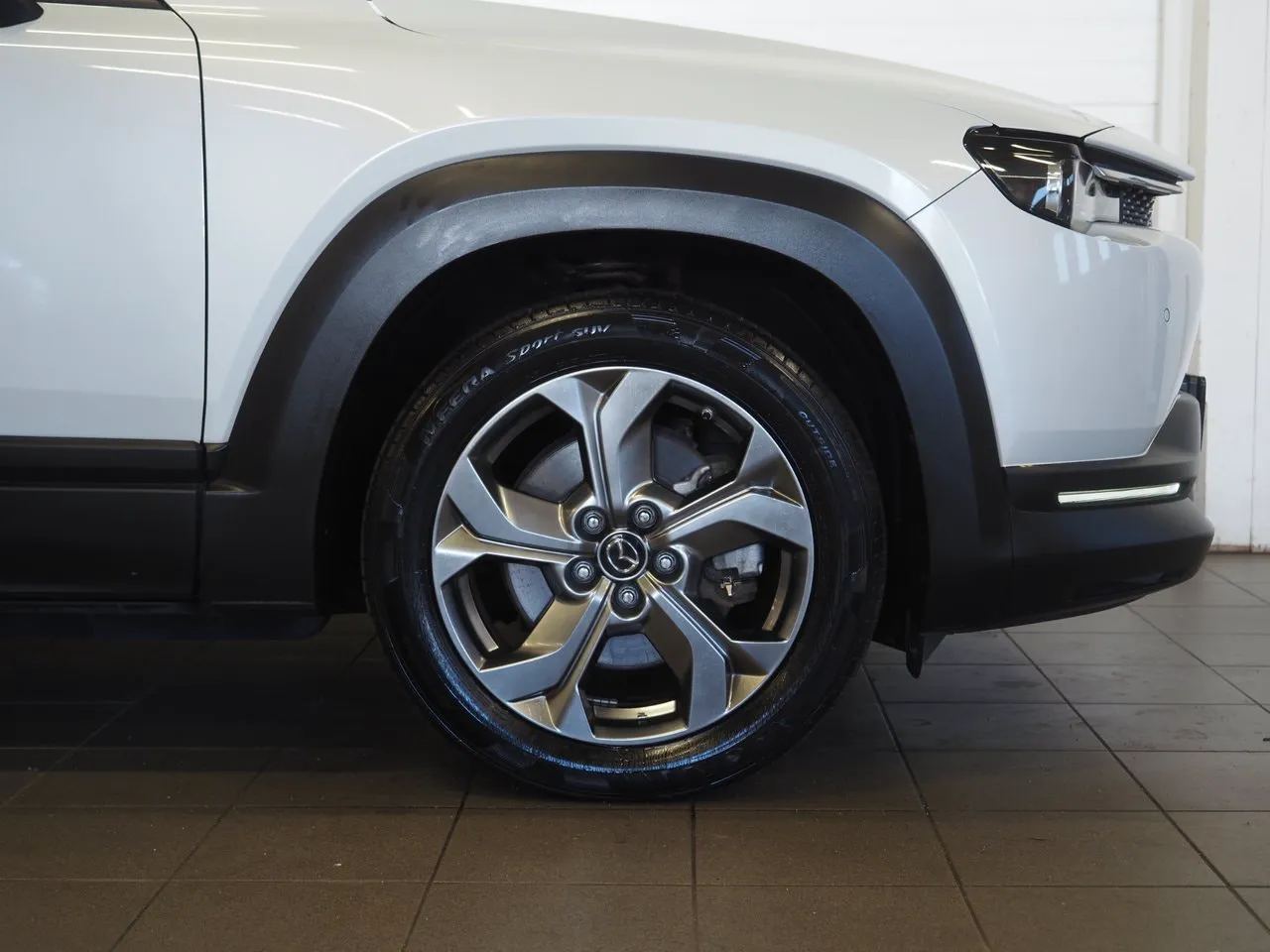 Vehicle image 7