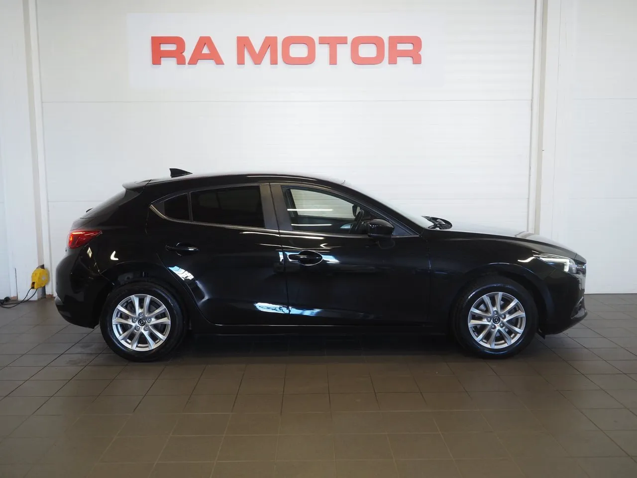 Vehicle image 3