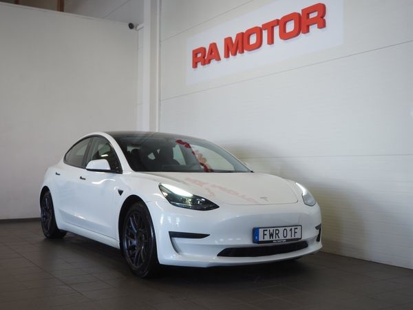 Tesla Model 3 Standard Range RWD 283hk Pano Navi Läder Moms - 2023
