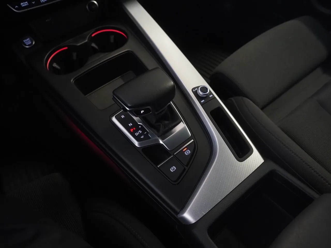 Vehicle image 25