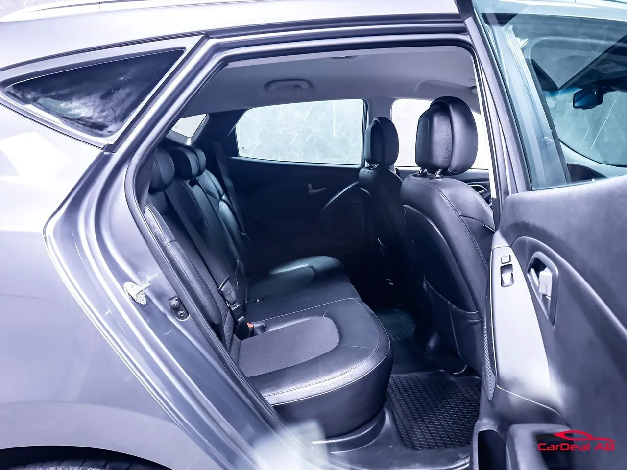 Vehicle image 15
