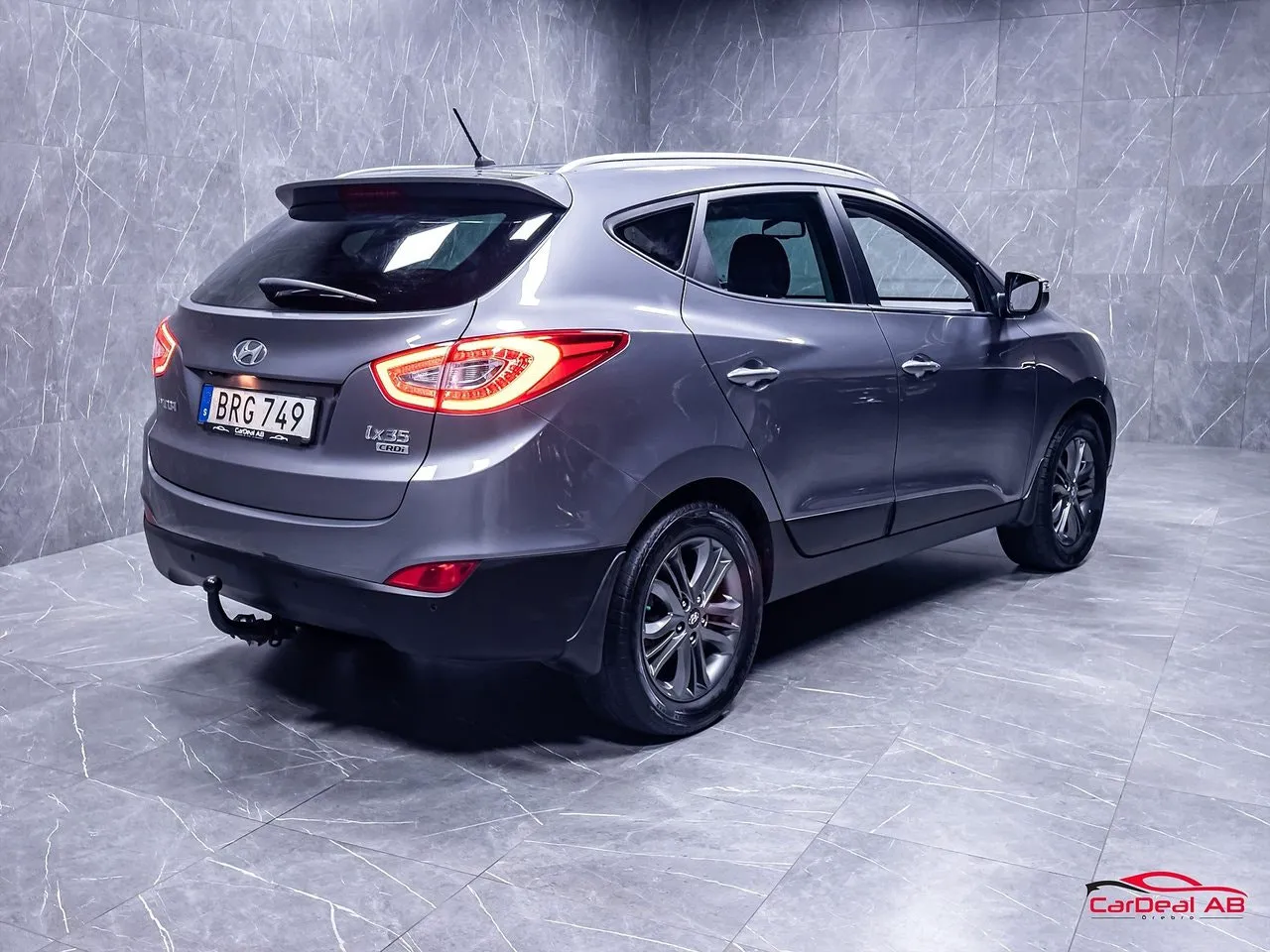 Vehicle image 6