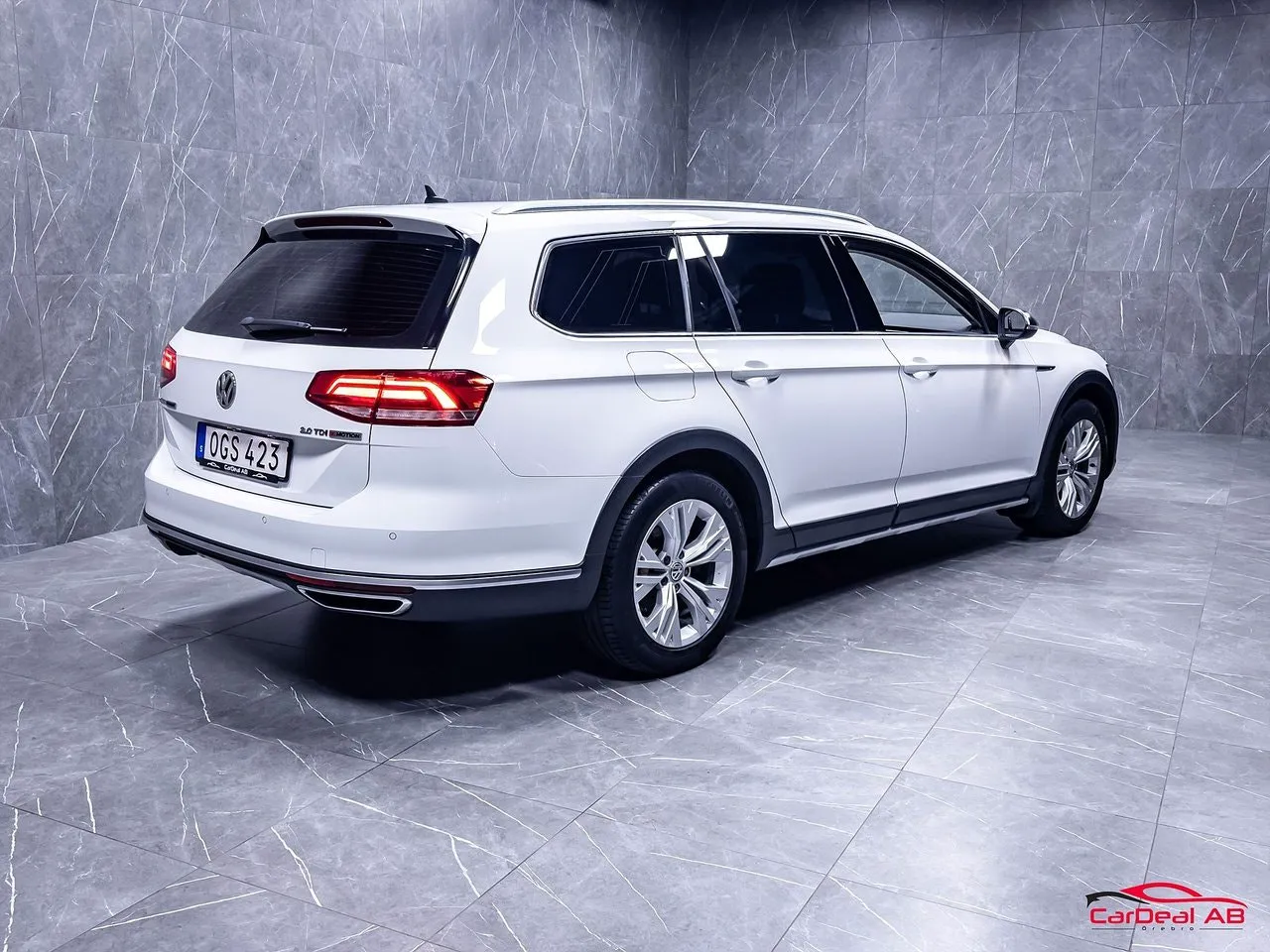 Vehicle image 6