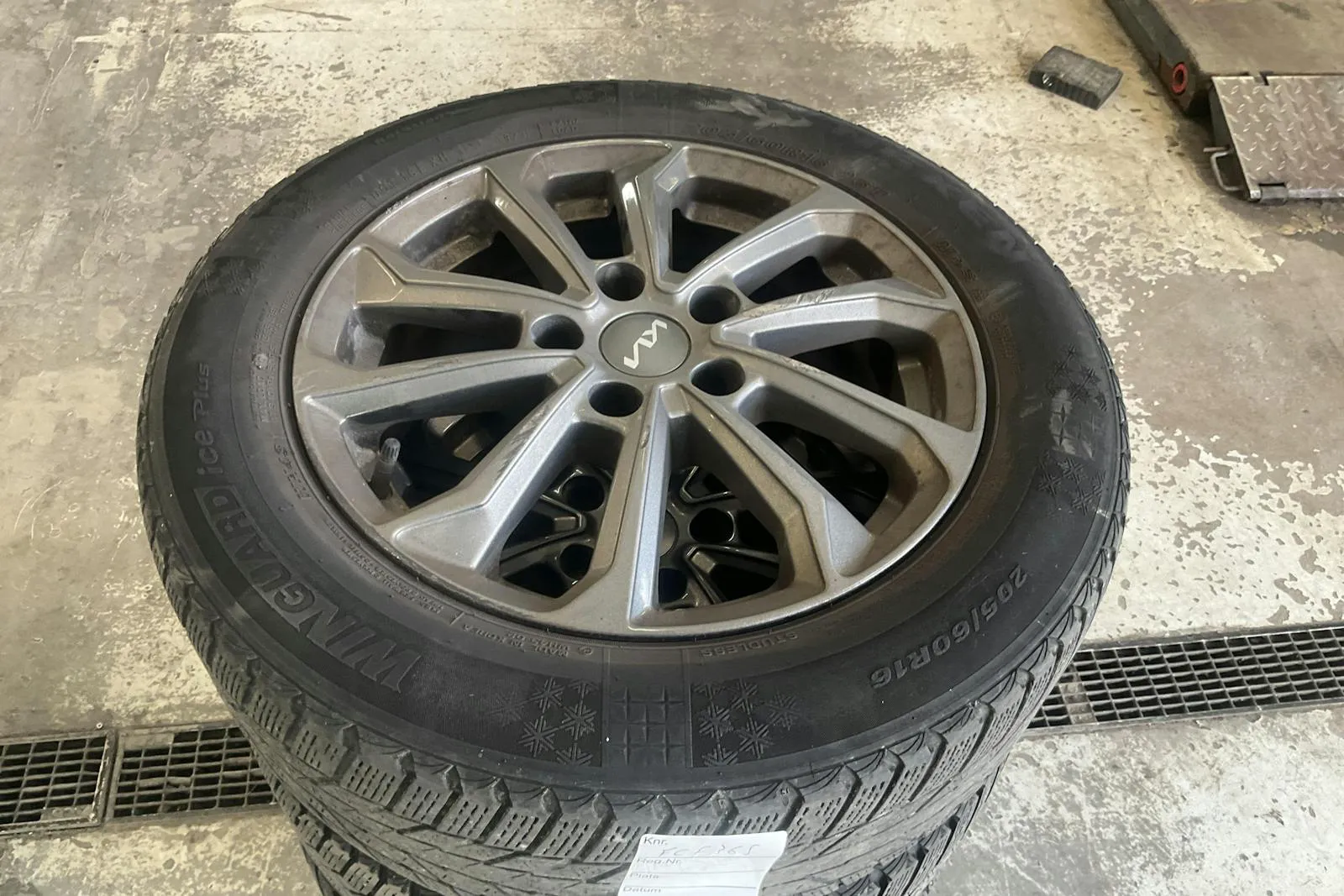 Vehicle image 13