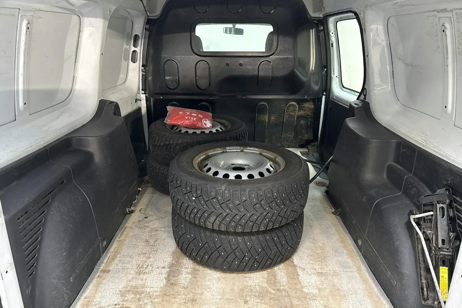 Vehicle image 7