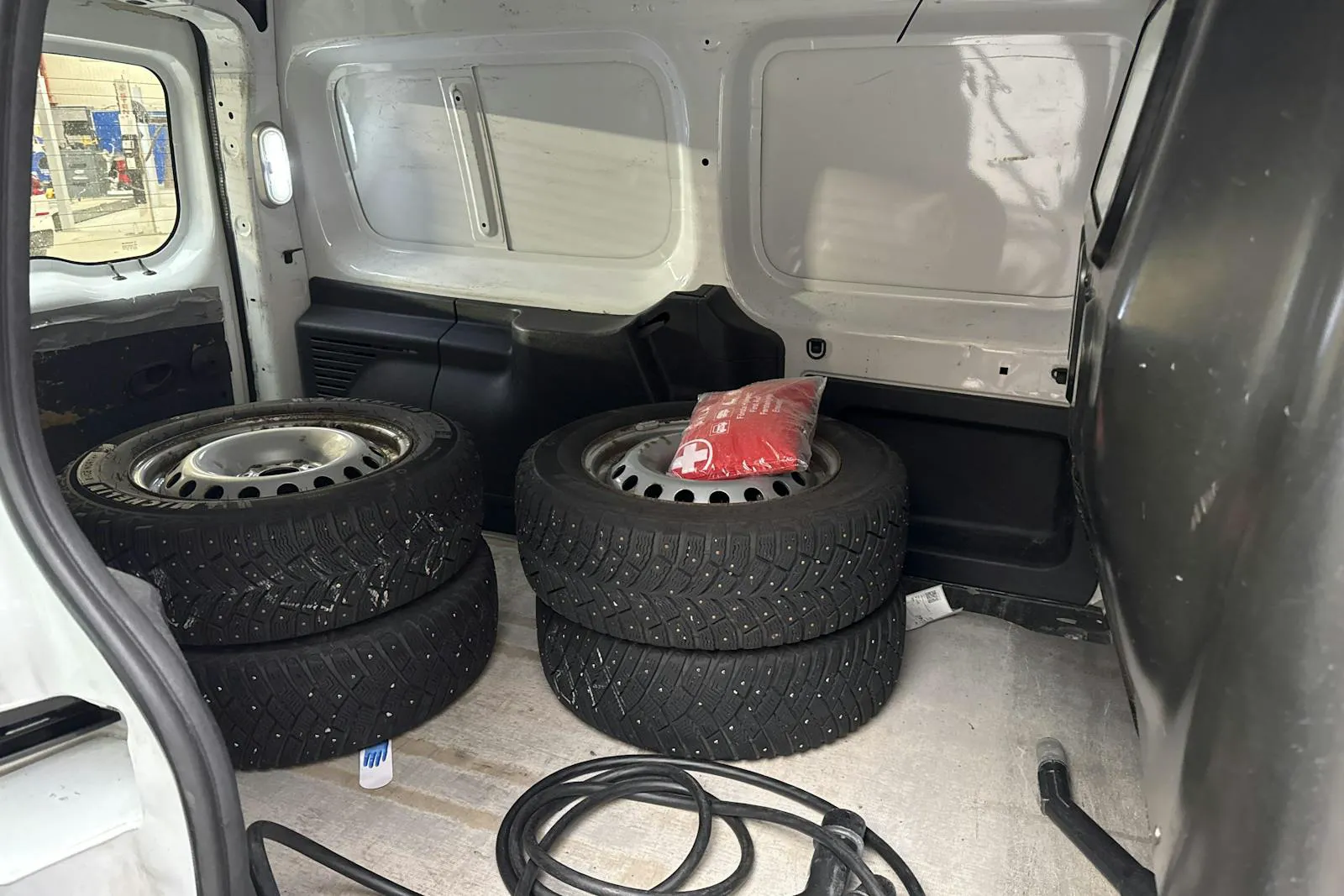 Vehicle image 6