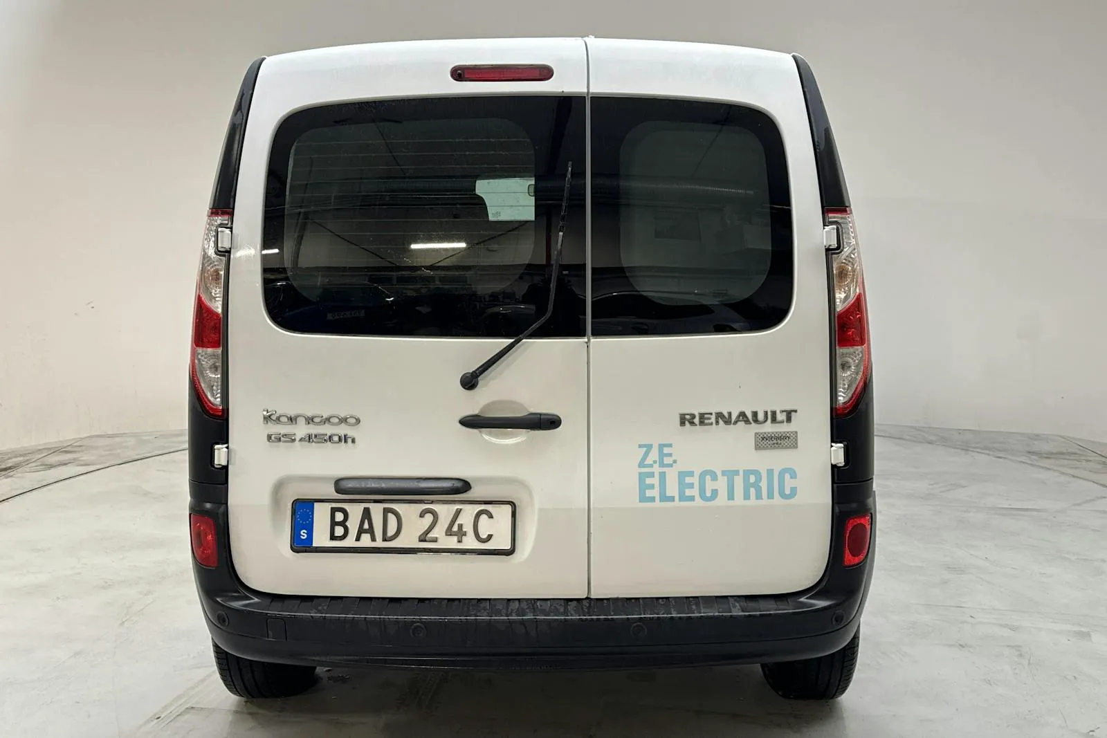 Vehicle image 4