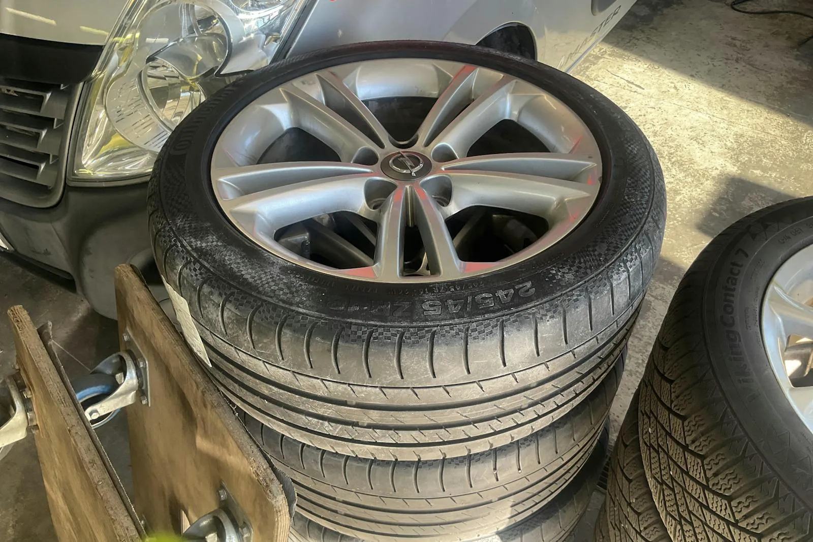 Vehicle image 12
