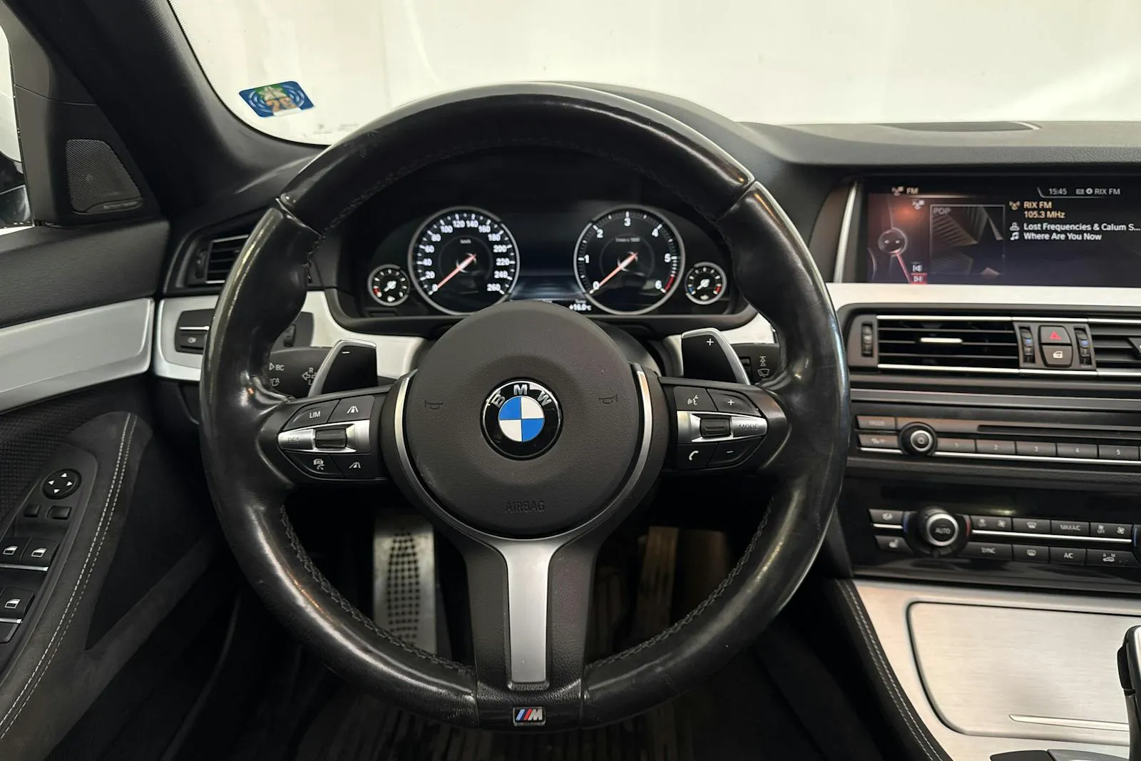 Vehicle image 15