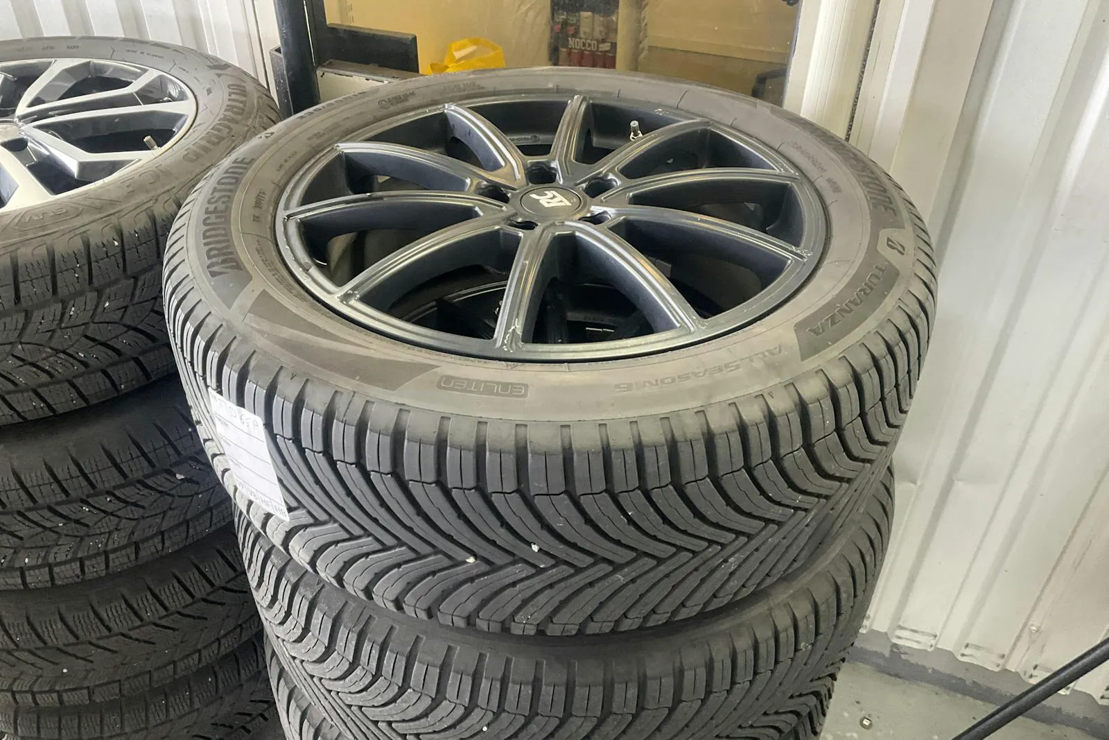 Vehicle image 14
