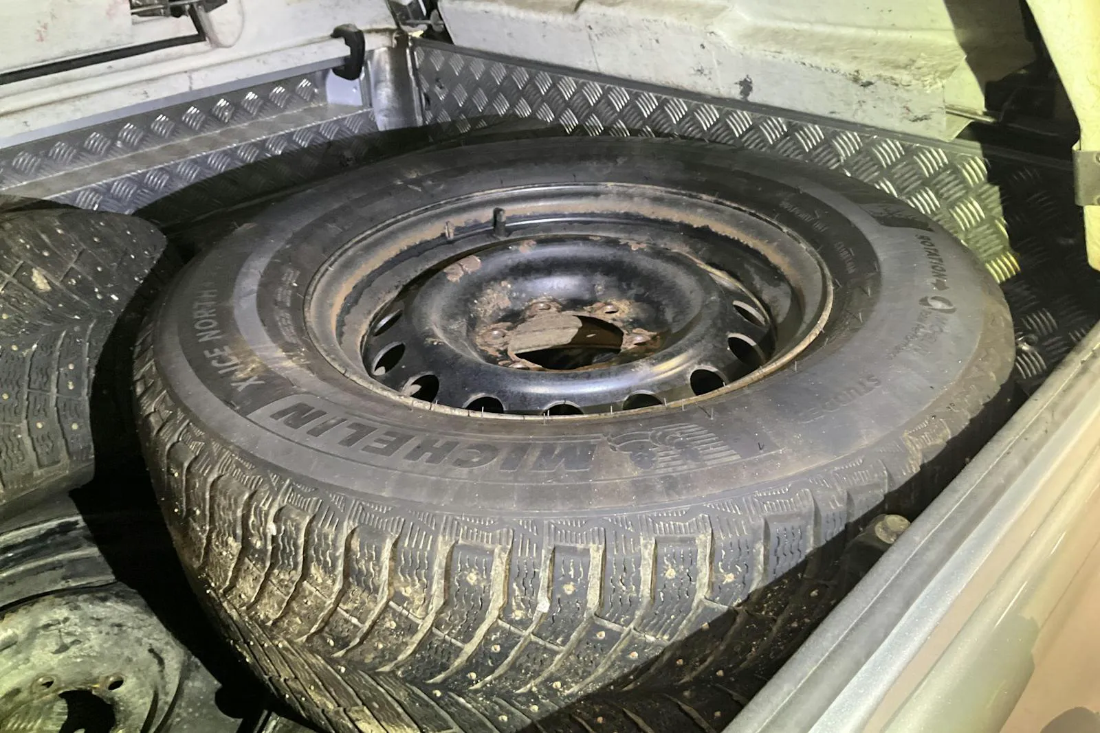 Vehicle image 11