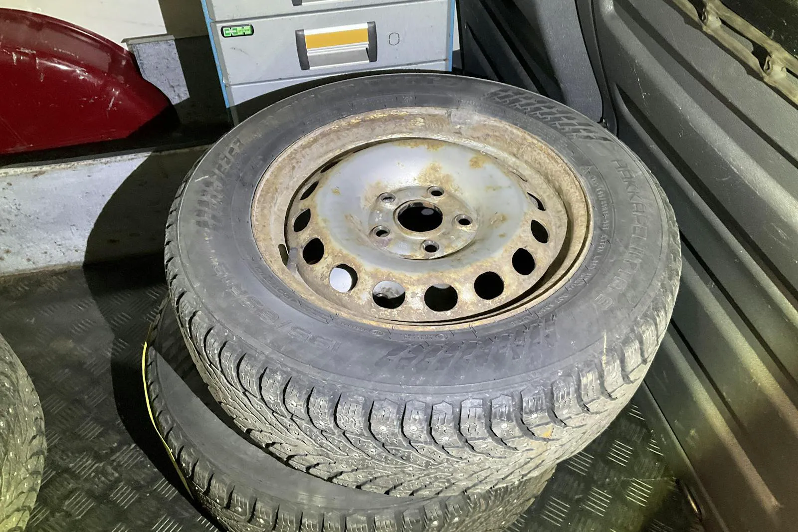 Vehicle image 10