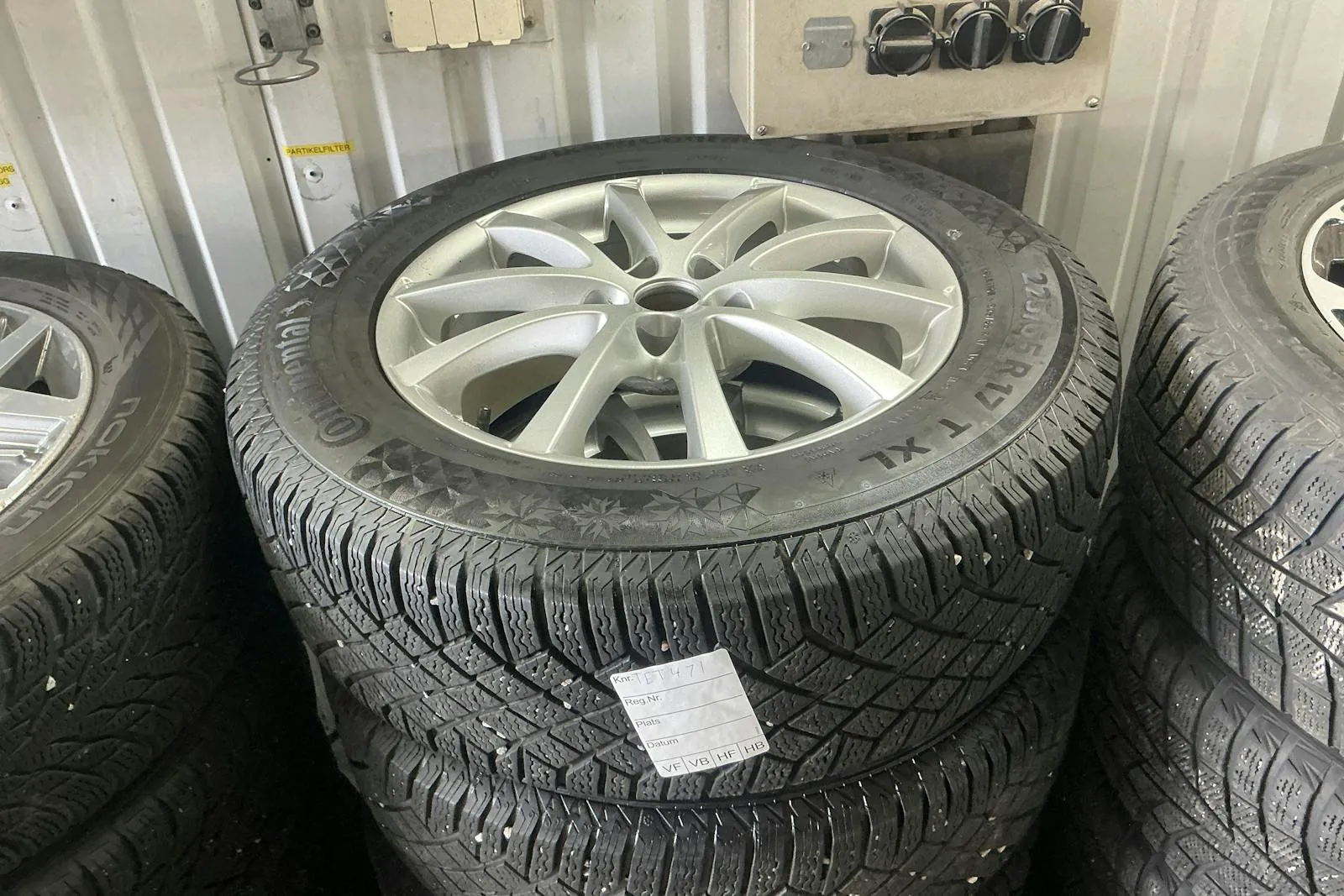 Vehicle image 11
