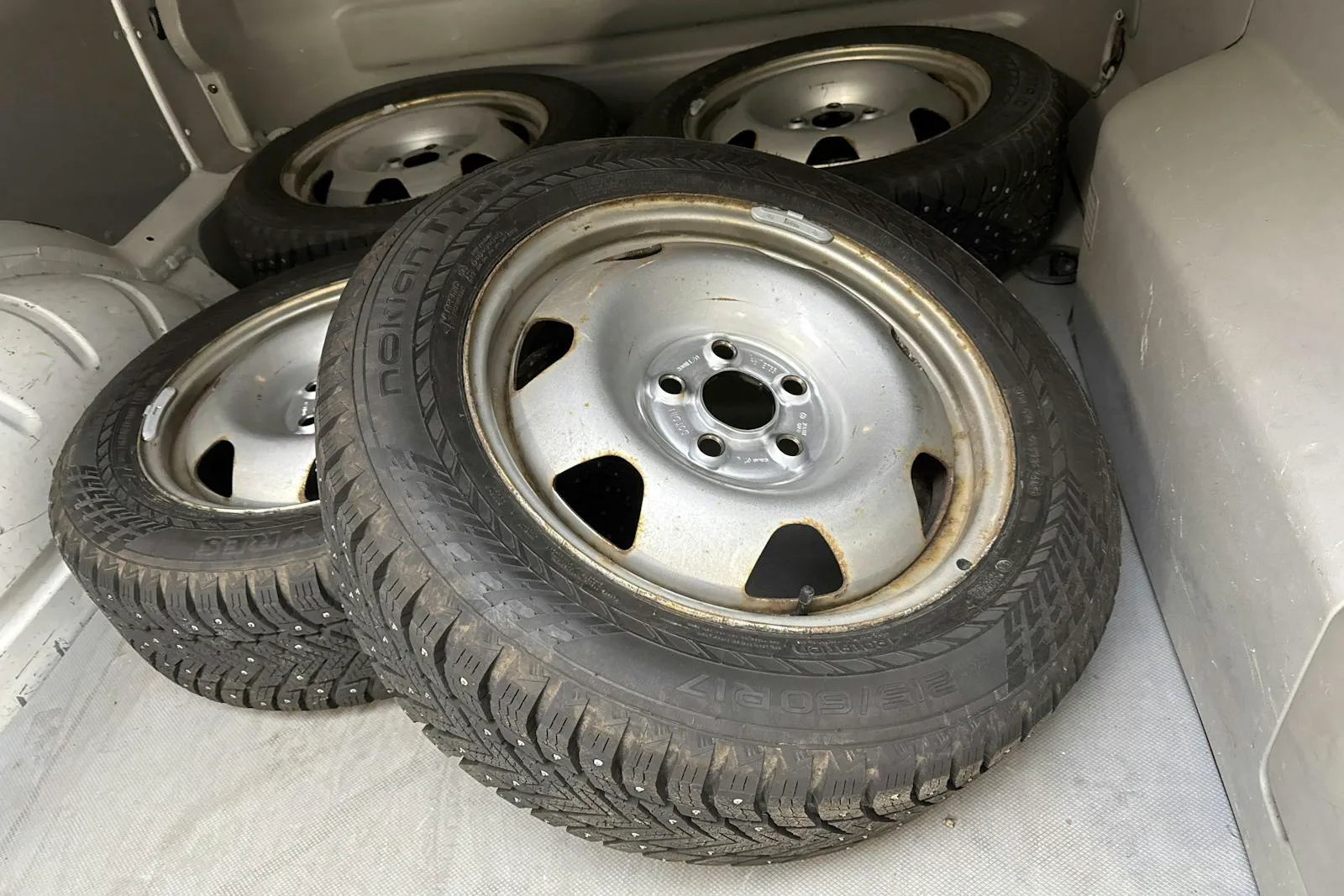Vehicle image 11