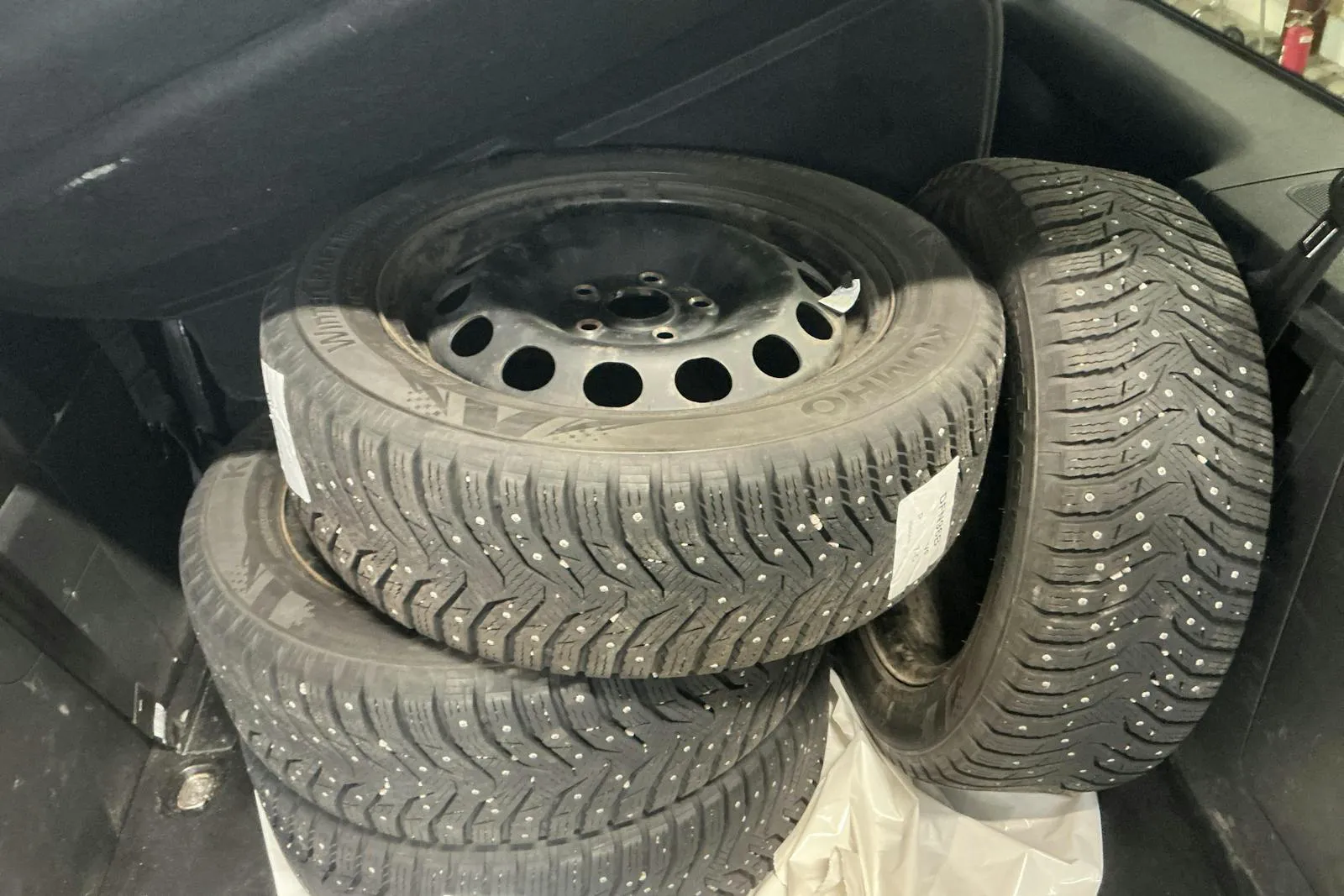 Vehicle image 10