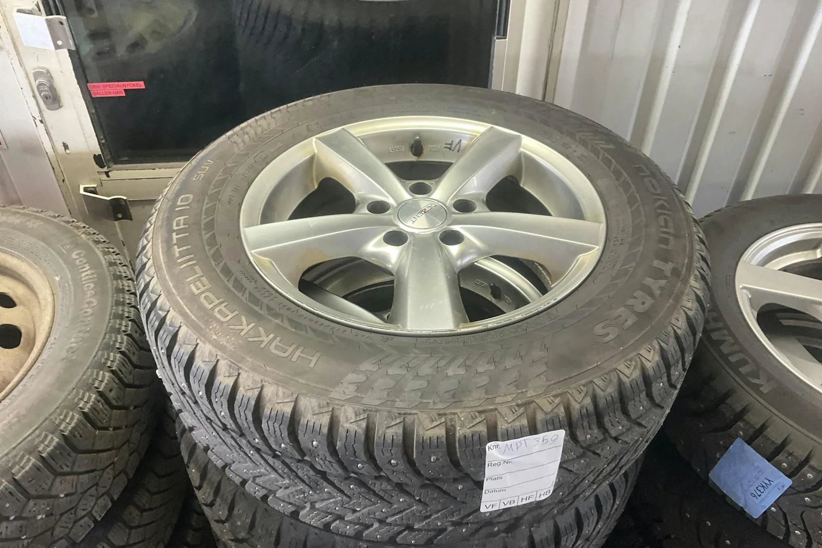 Vehicle image 11