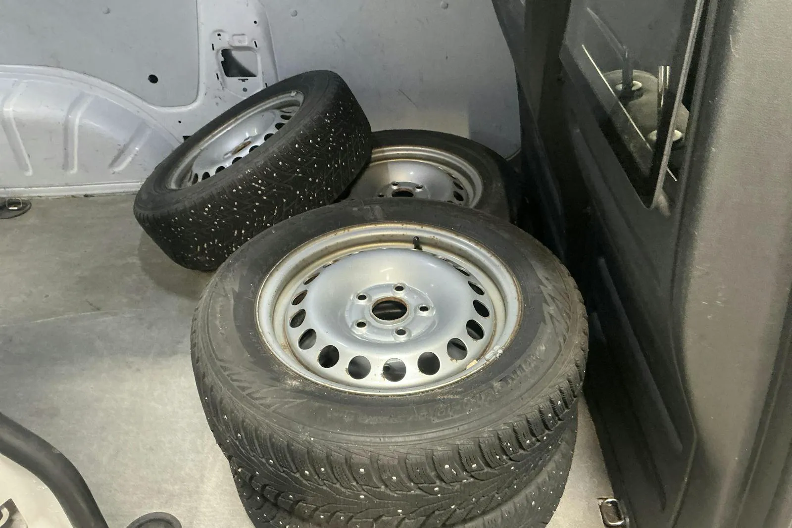 Vehicle image 9
