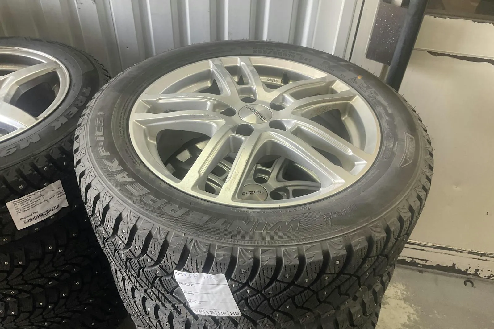Vehicle image 10