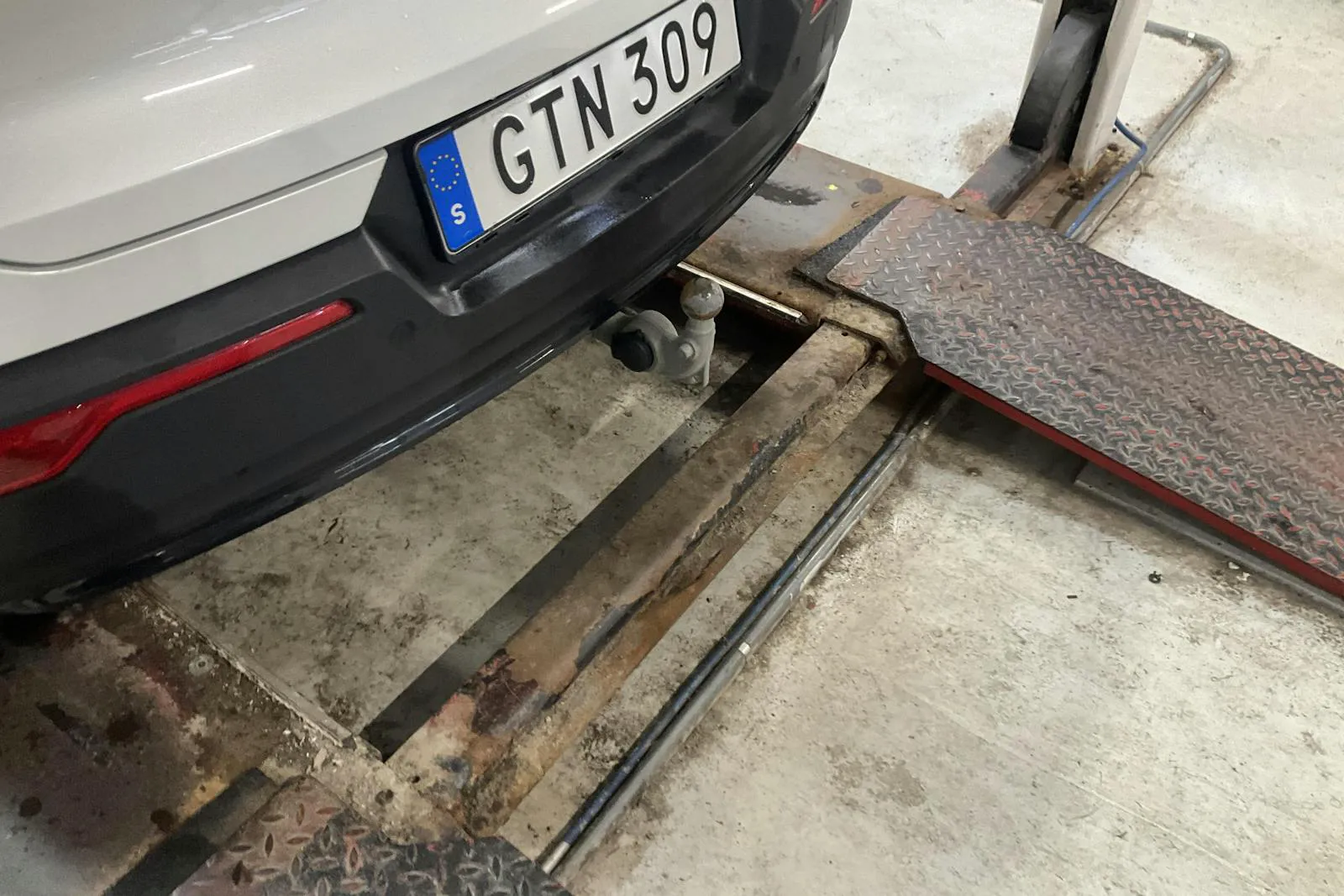 Vehicle image 14