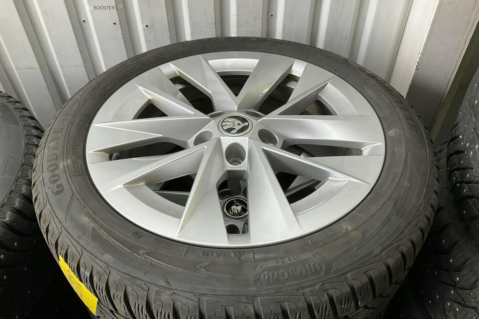 Vehicle image 11