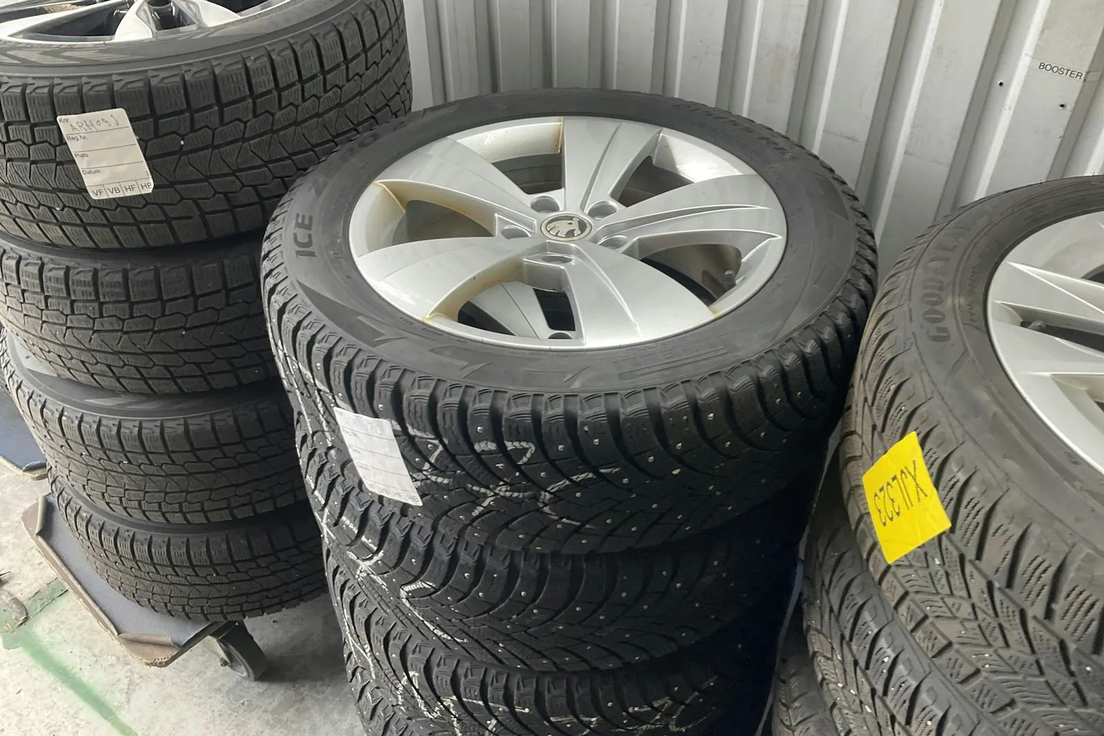Vehicle image 16