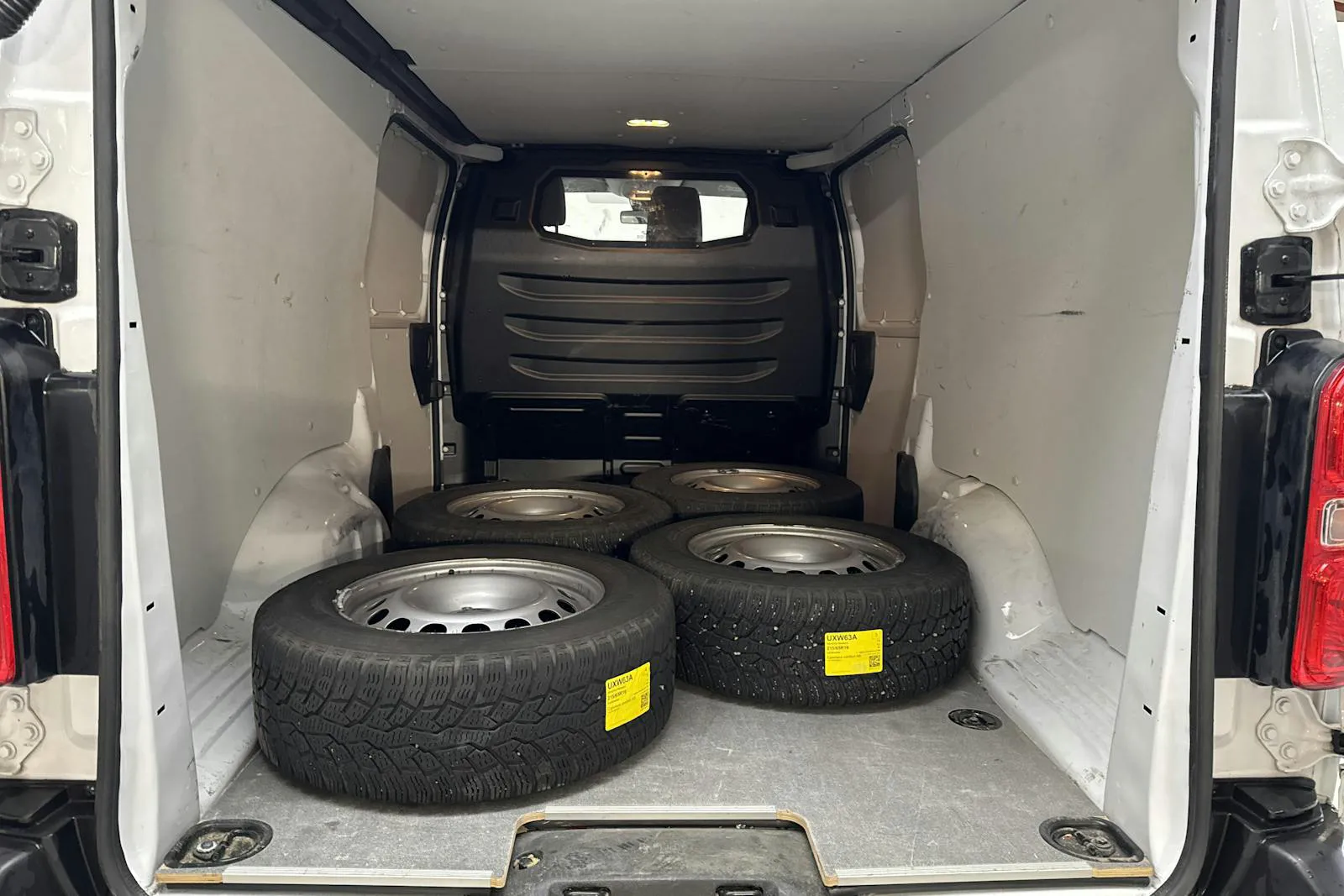 Vehicle image 7