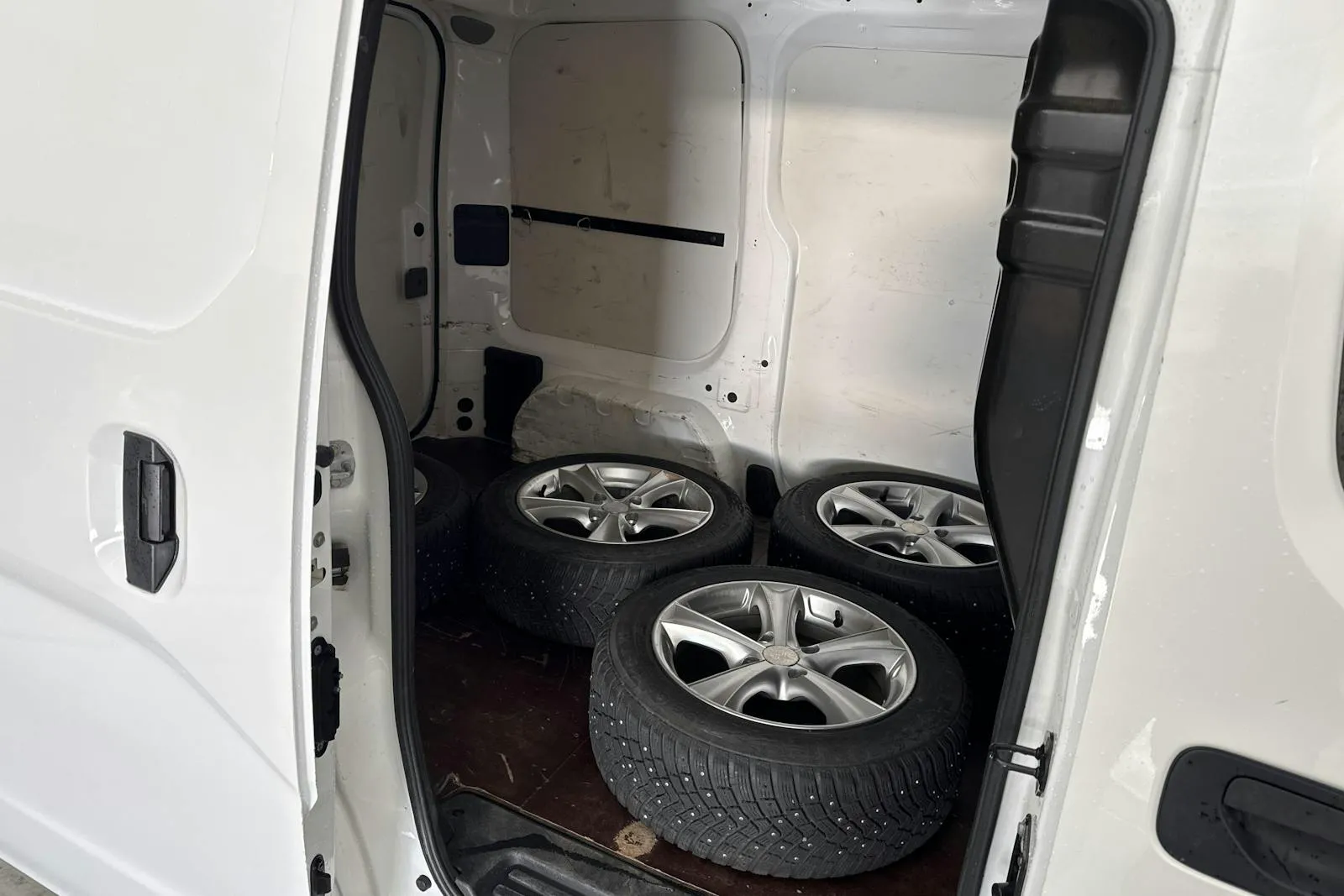 Vehicle image 6