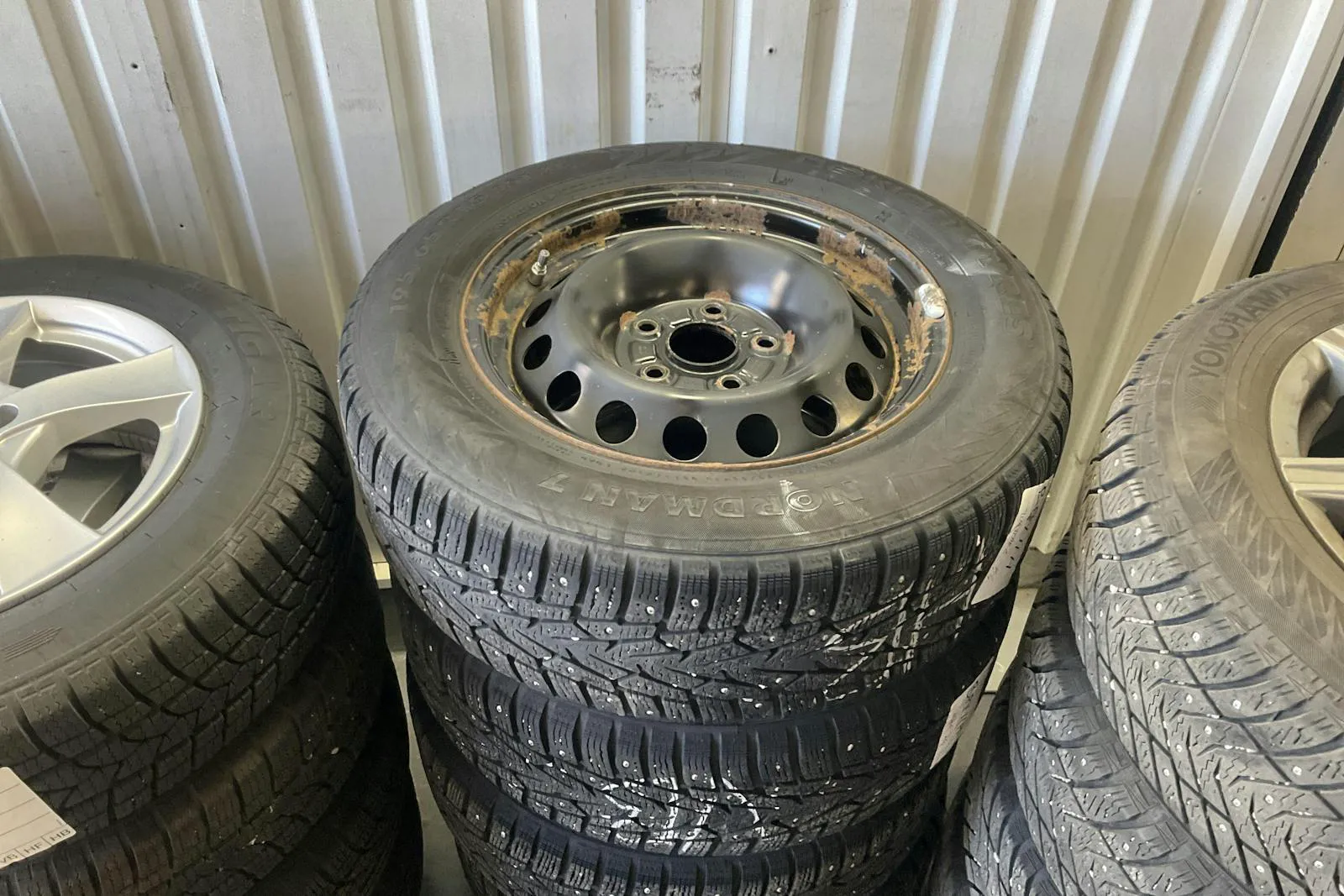 Vehicle image 12