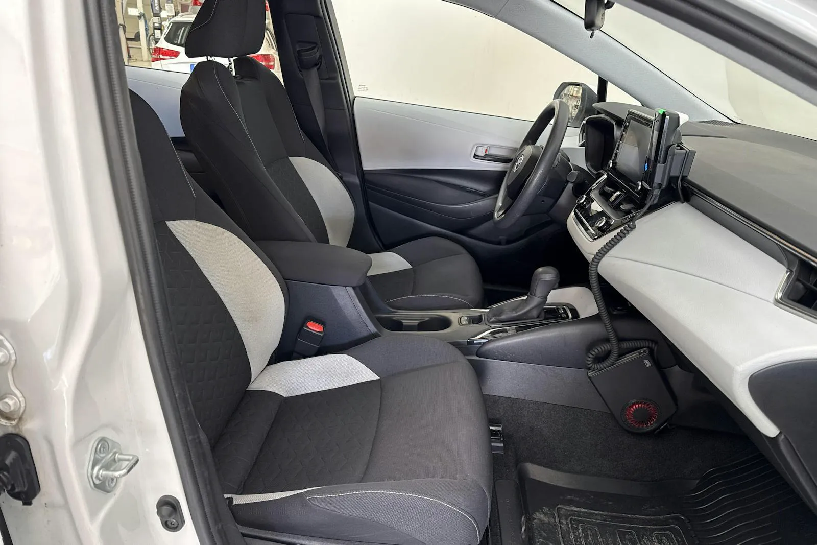 Vehicle image 6