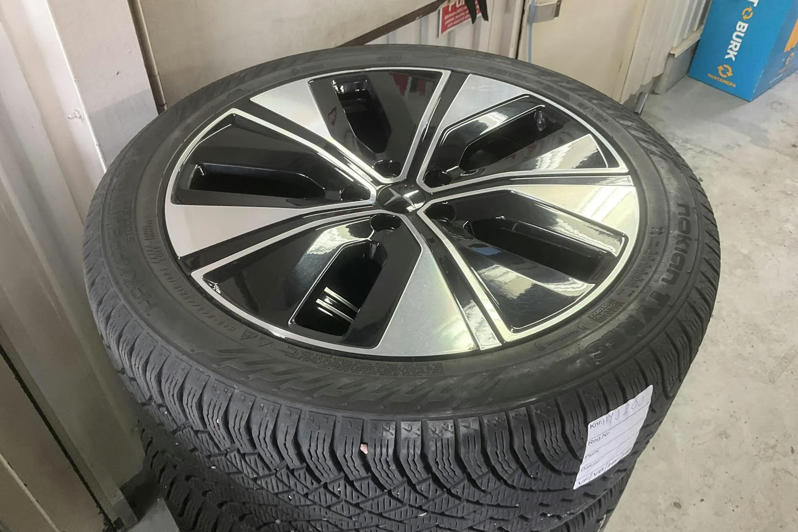 Vehicle image 15