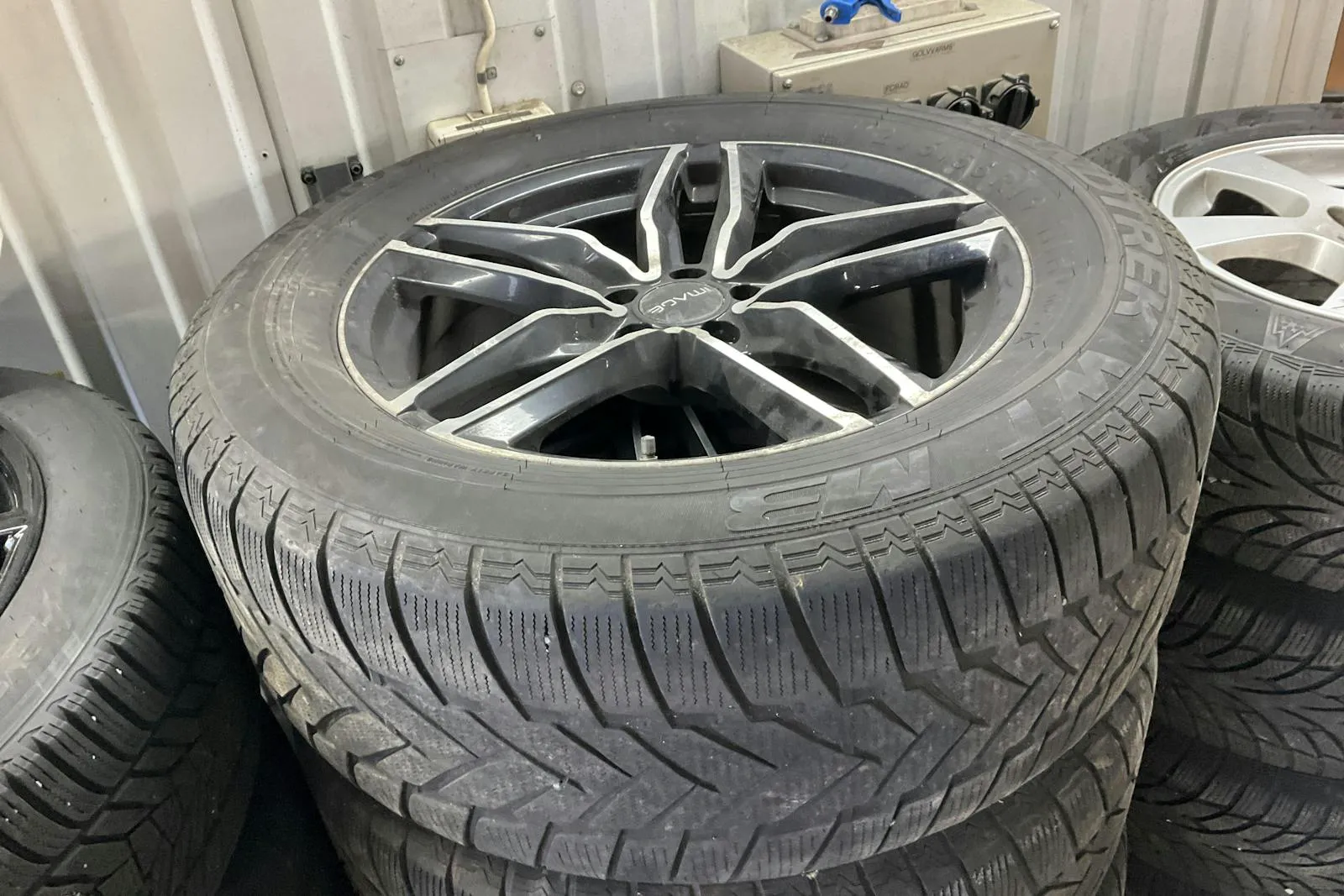 Vehicle image 14