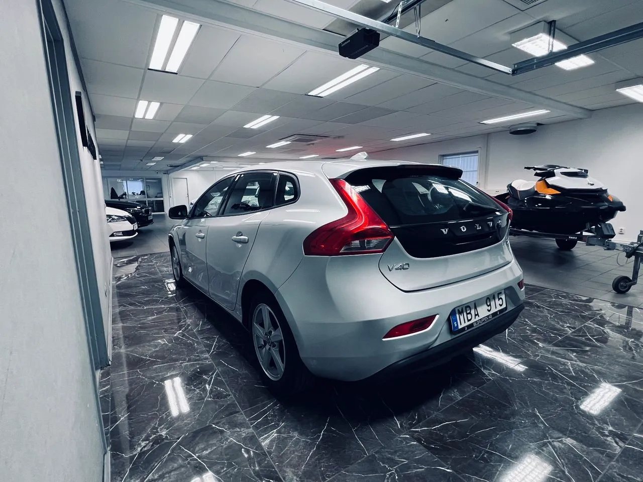 Vehicle image 5