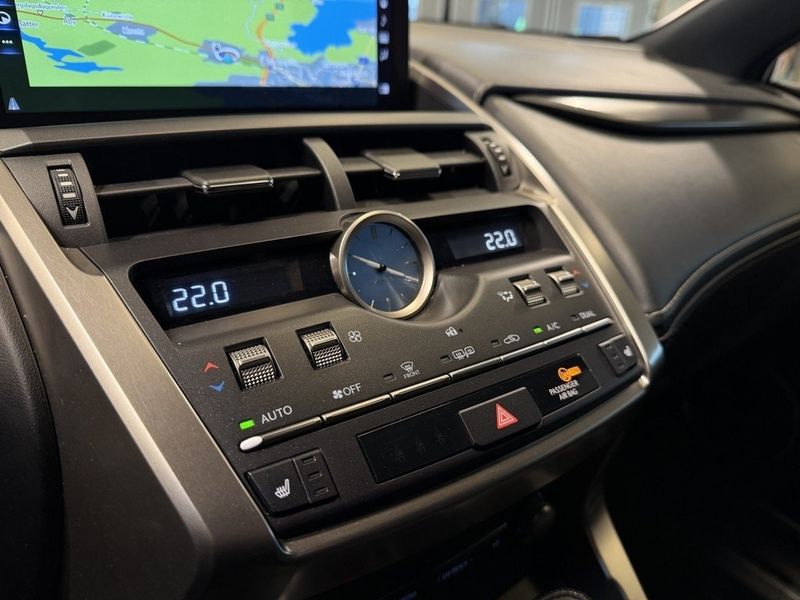 Lexus NX bild 14