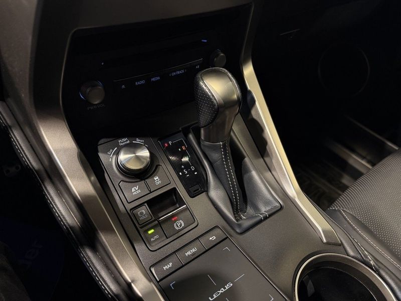 Lexus NX bild 15