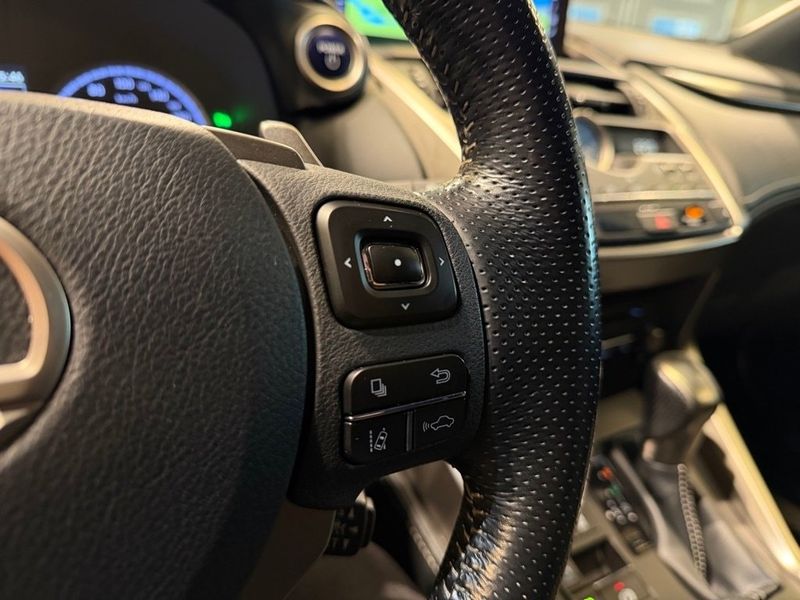Lexus NX bild 18