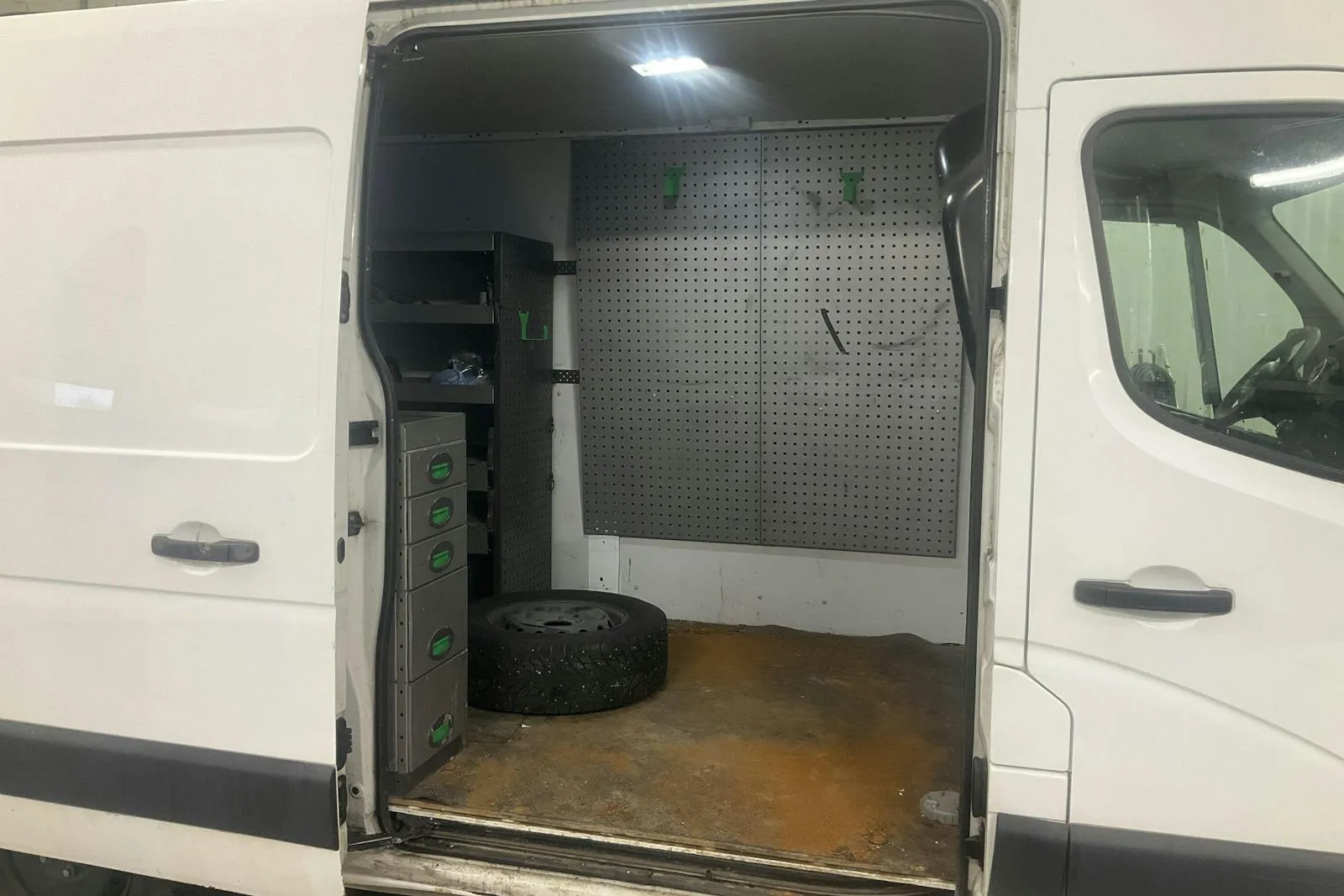 Vehicle image 7