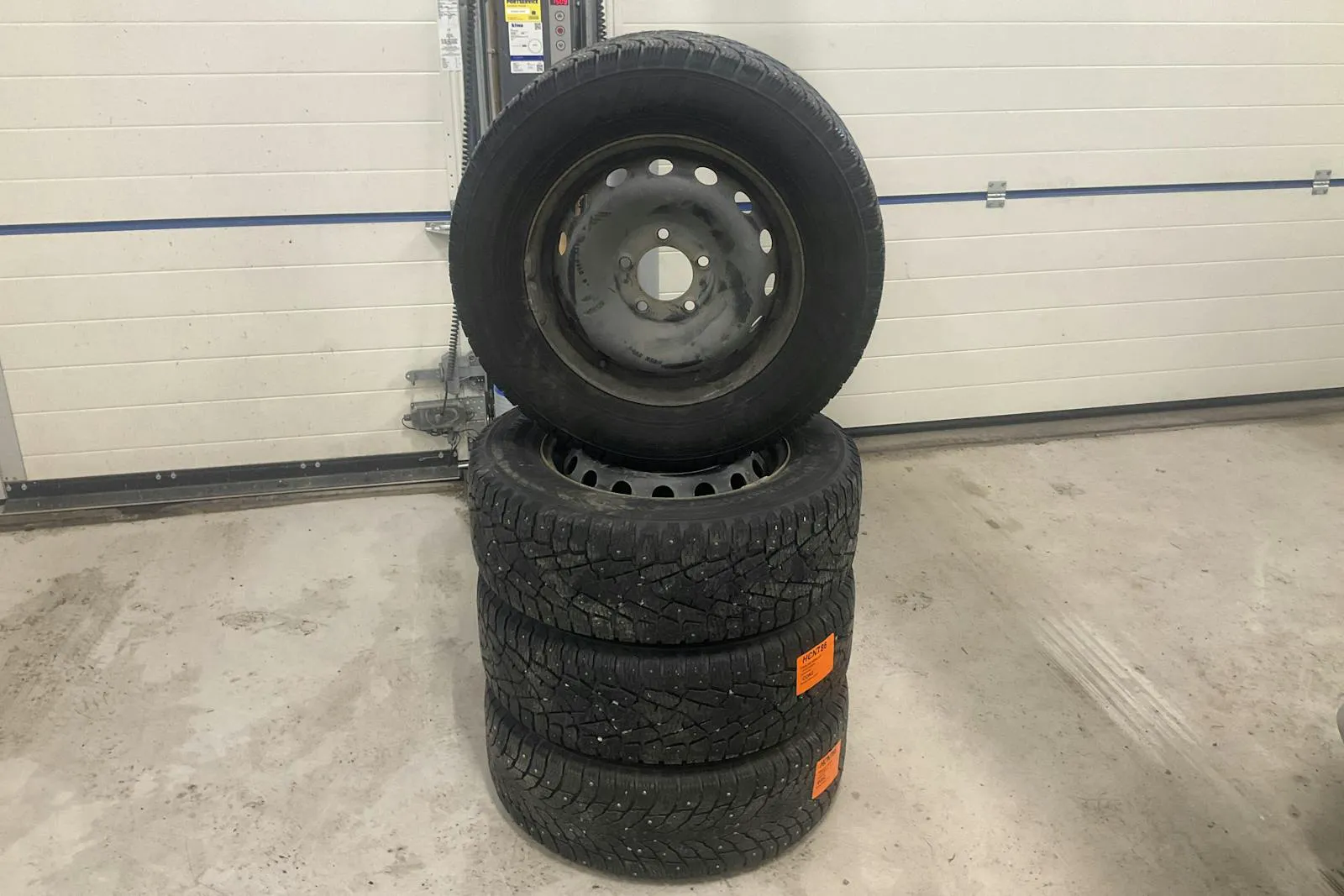 Vehicle image 18