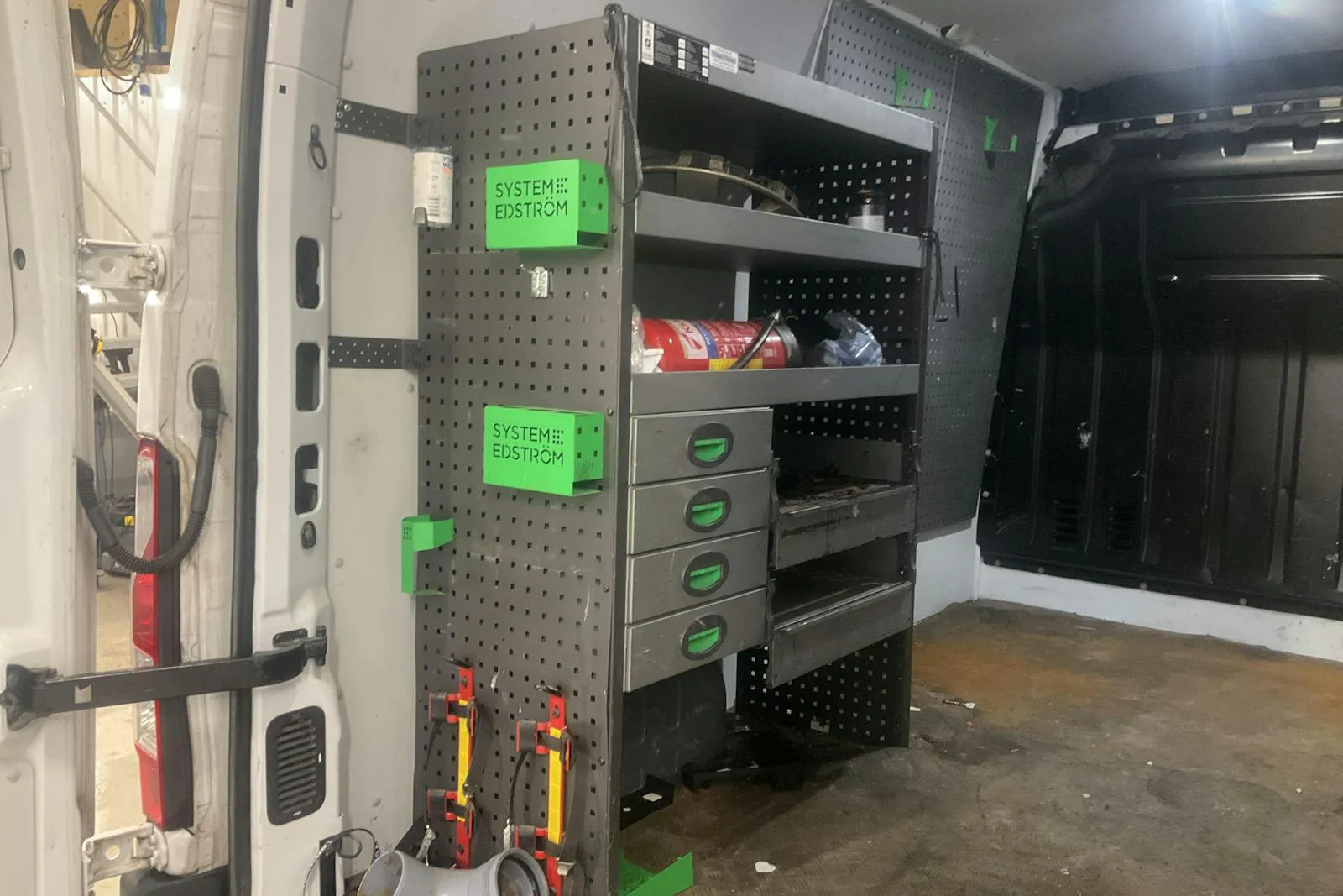 Vehicle image 16