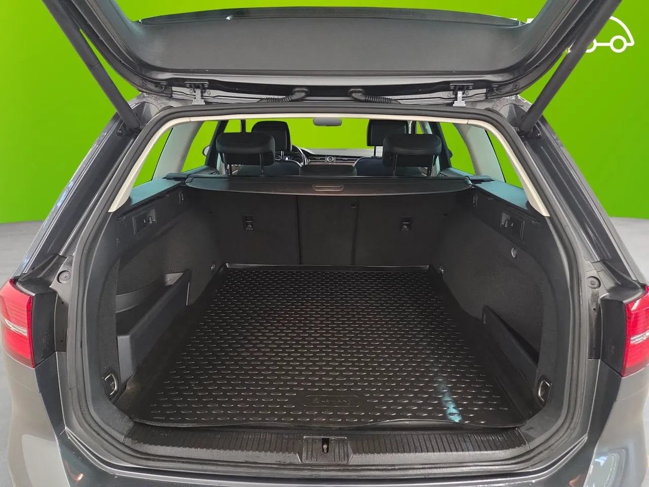 Vehicle image 15