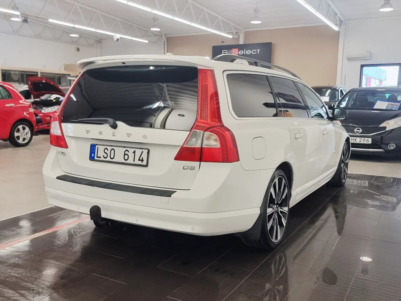 Vehicle image 16