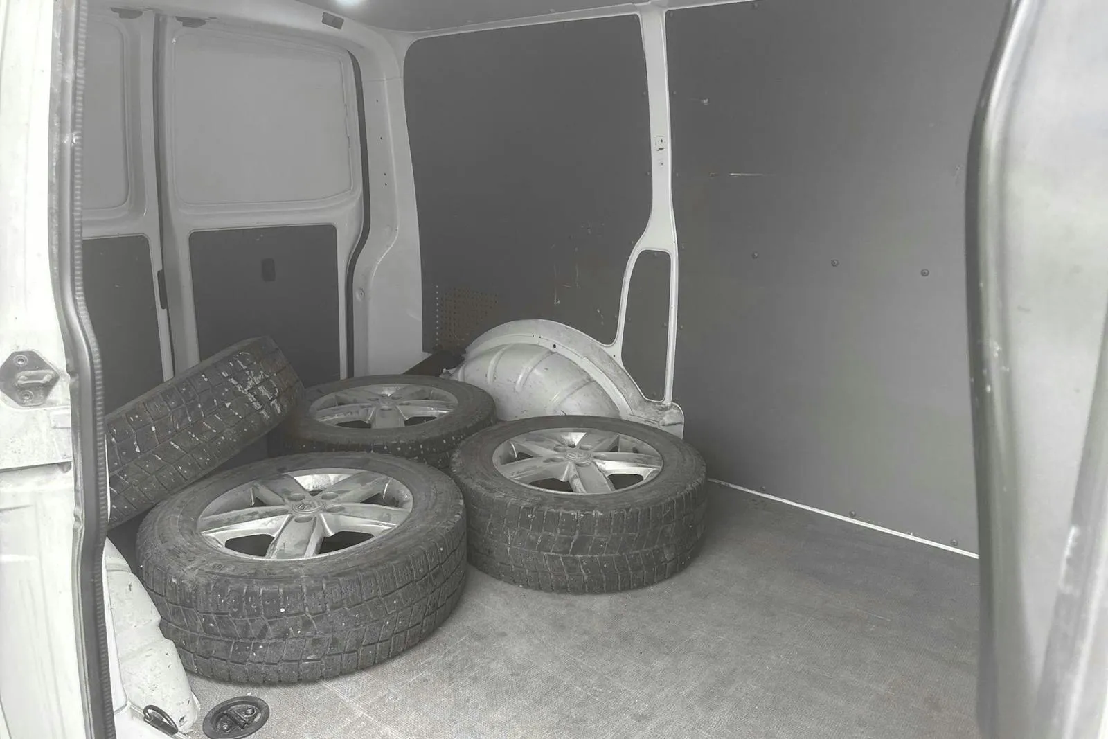 Vehicle image 7