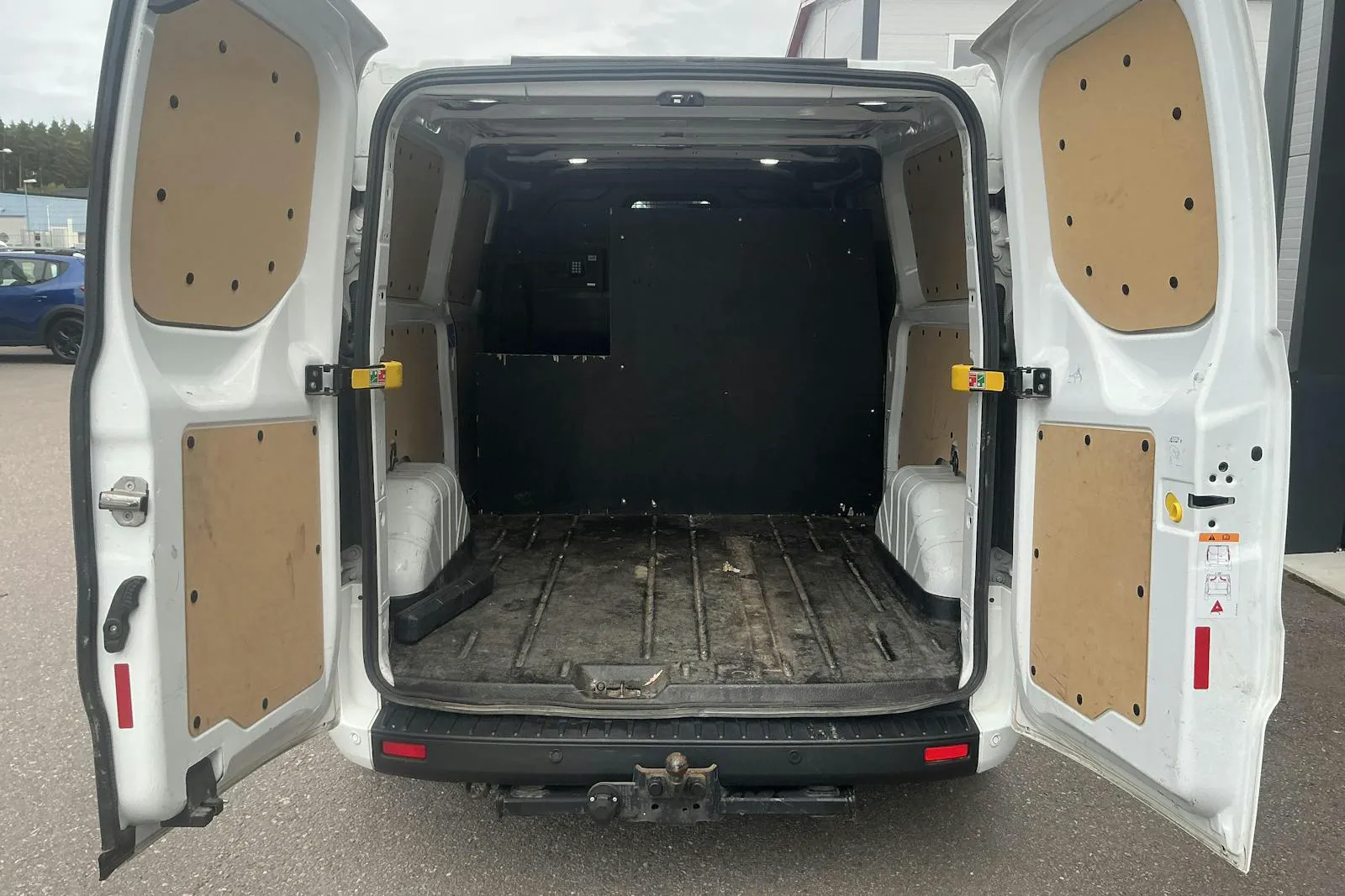 Vehicle image 7