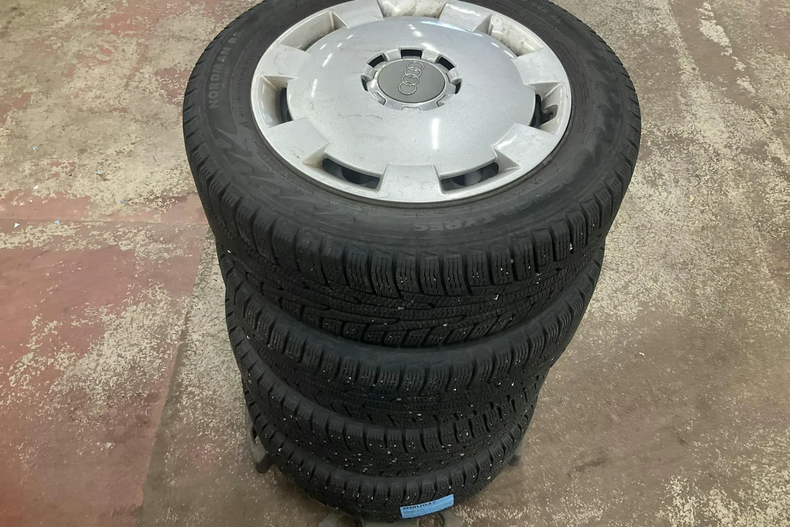 Vehicle image 12